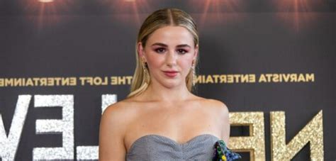 chloe lukasiak sexuality|Chloé Lukasiak Reveals How She Met Her Girlfriend Brooklinn。